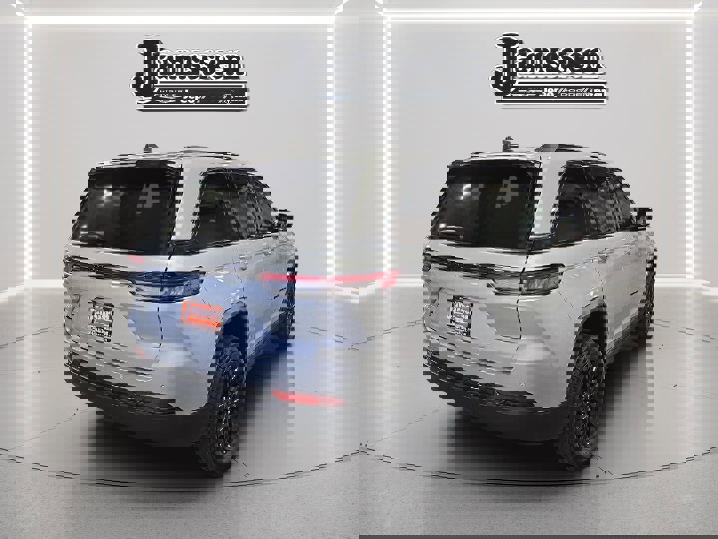 Used 2024 Jeep Grand Cherokee Altitude image 5