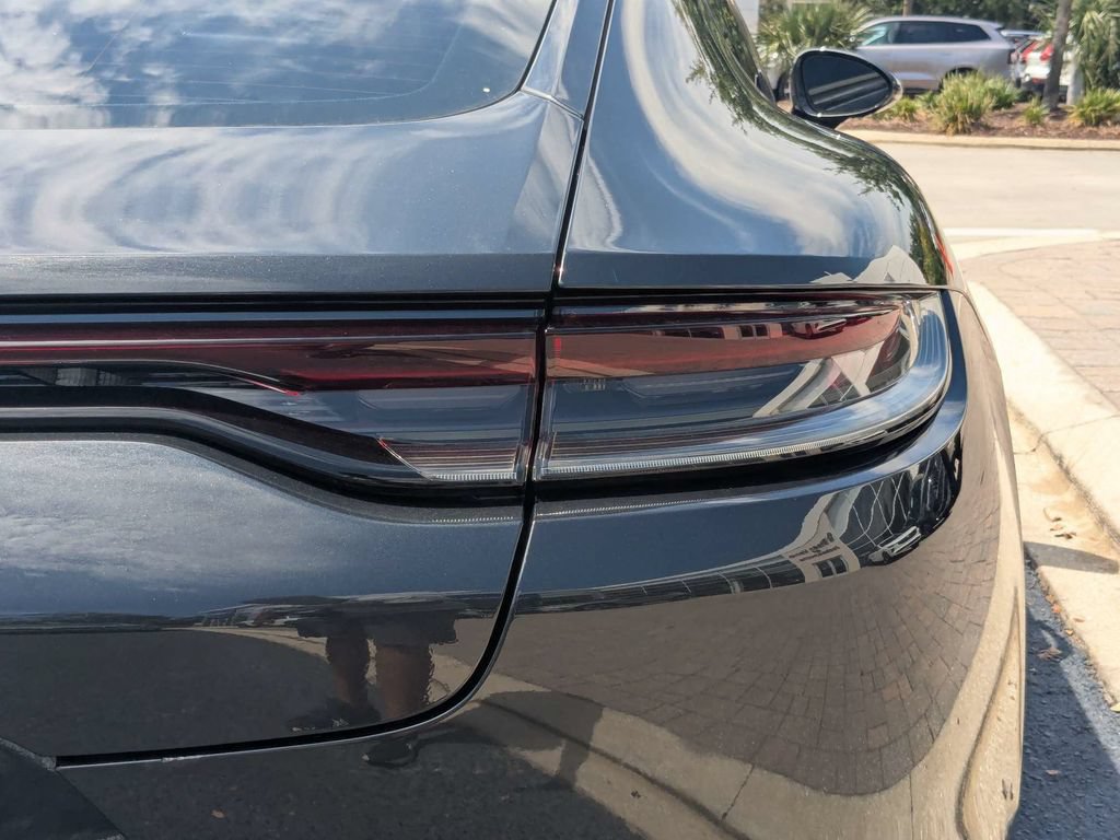Used 2022 Porsche Panamera RWD image 14