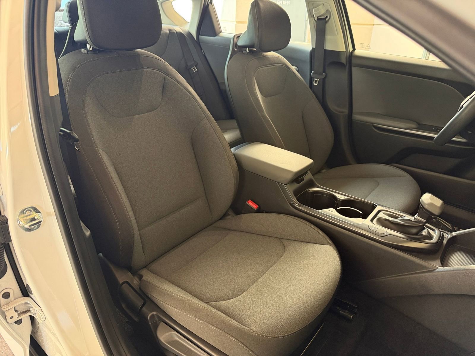 Used 2025 Kia K4 FWD image 32