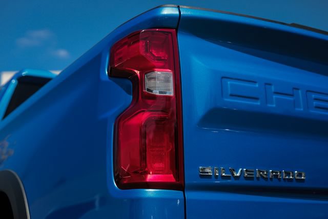 Used 2025 Chevrolet Silverado 1500 ZR2 w/ Technology Package AWD/4WD image 13