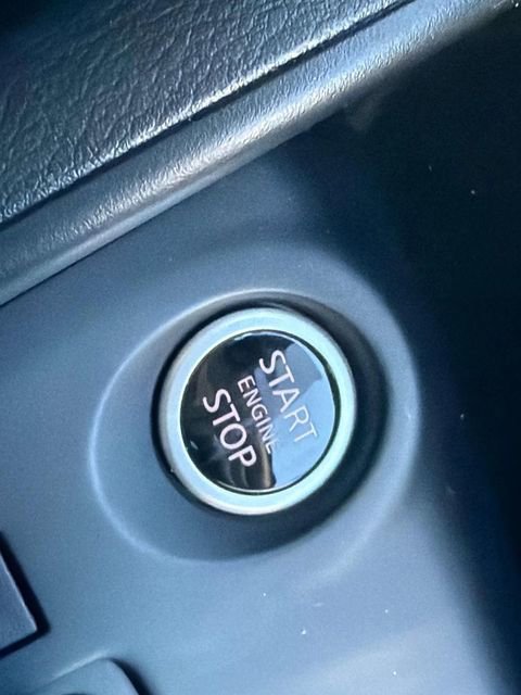 Used 2025 Nissan Kicks Play S image 18