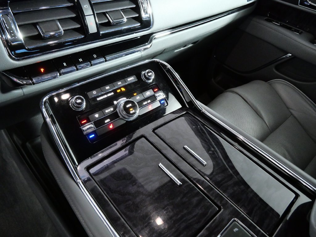 Used 2019 Lincoln Navigator Select w/ Technology Package AWD/4WD image 21