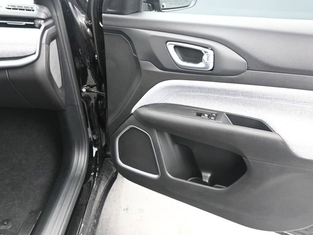 Used 2025 Jeep Compass Sport w/ Mopar Graphics Package AWD/4WD image 11