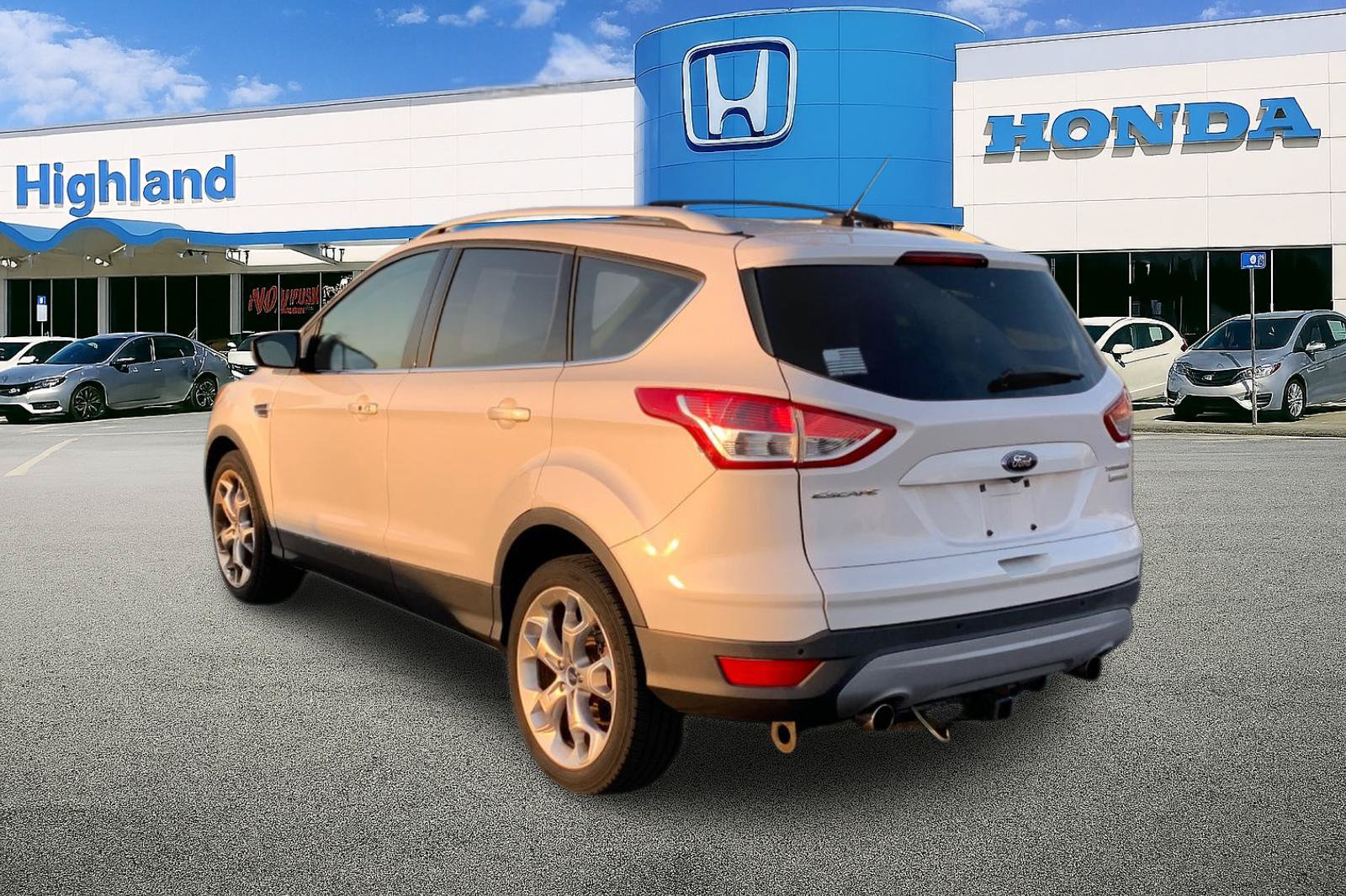 Used 2013 Ford Escape Titanium w/ Parking Technology Pkg FWD image 3