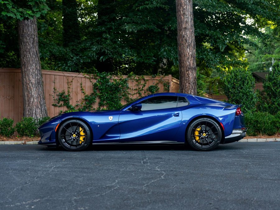 Used 2022 Ferrari 812 GTS RWD image 2