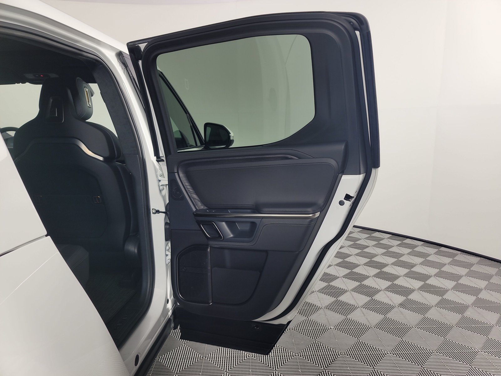 Used 2023 Rivian R1T Adventure AWD/4WD image 19