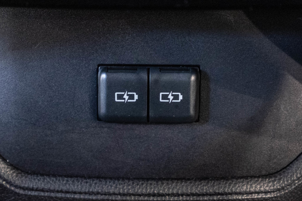 Used 2025 Toyota Highlander LE AWD/4WD image 30