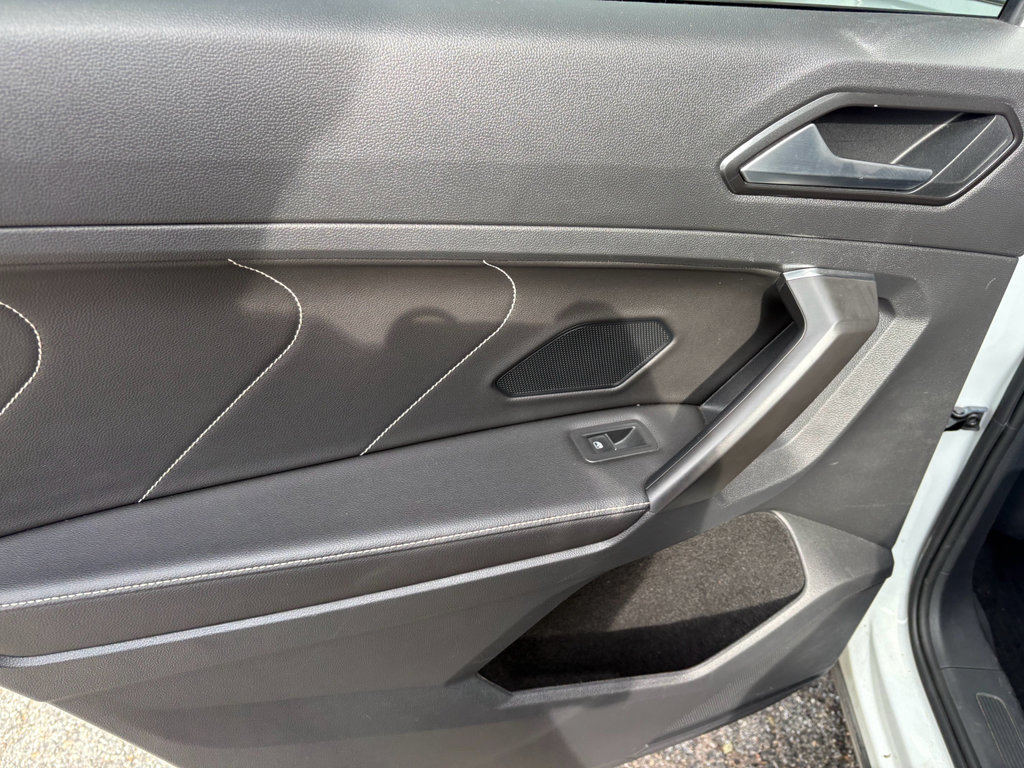 Used 2022 Volkswagen Tiguan SE w/ Panoramic Sunroof Package FWD image 17