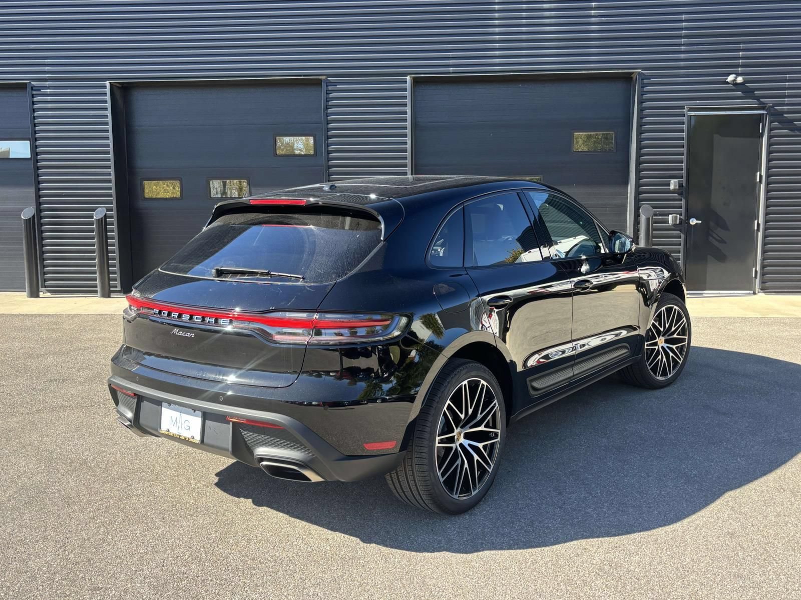 Used 2026 Porsche Macan AWD/4WD image 10