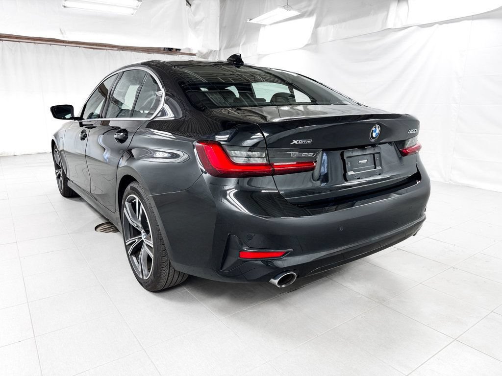 Used 2021 BMW 330e xDrive w/ Premium Package AWD/4WD image 4