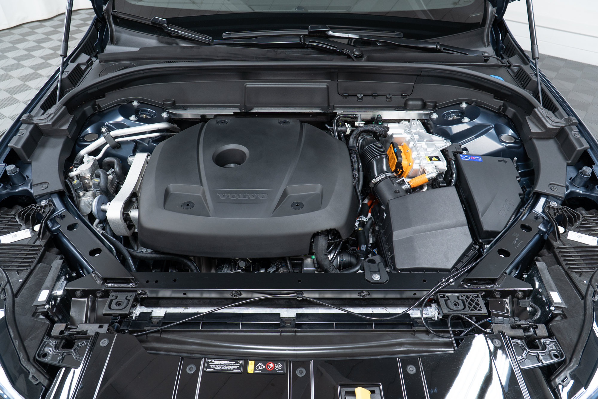 New 2026 Volvo XC60 T8 Plus w/ Climate Package AWD/4WD image 9