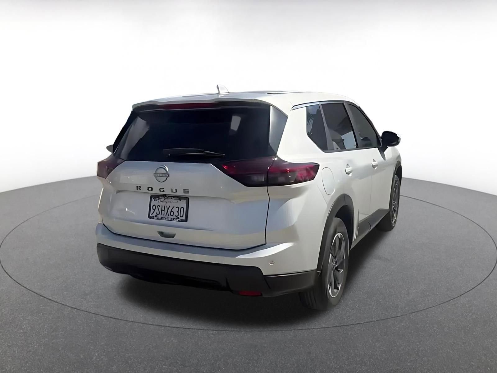 Used 2025 Nissan Rogue SV FWD image 14
