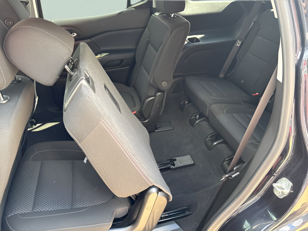Used 2021 GMC Acadia SLE w/ Driver Convenience Package FWD image 40