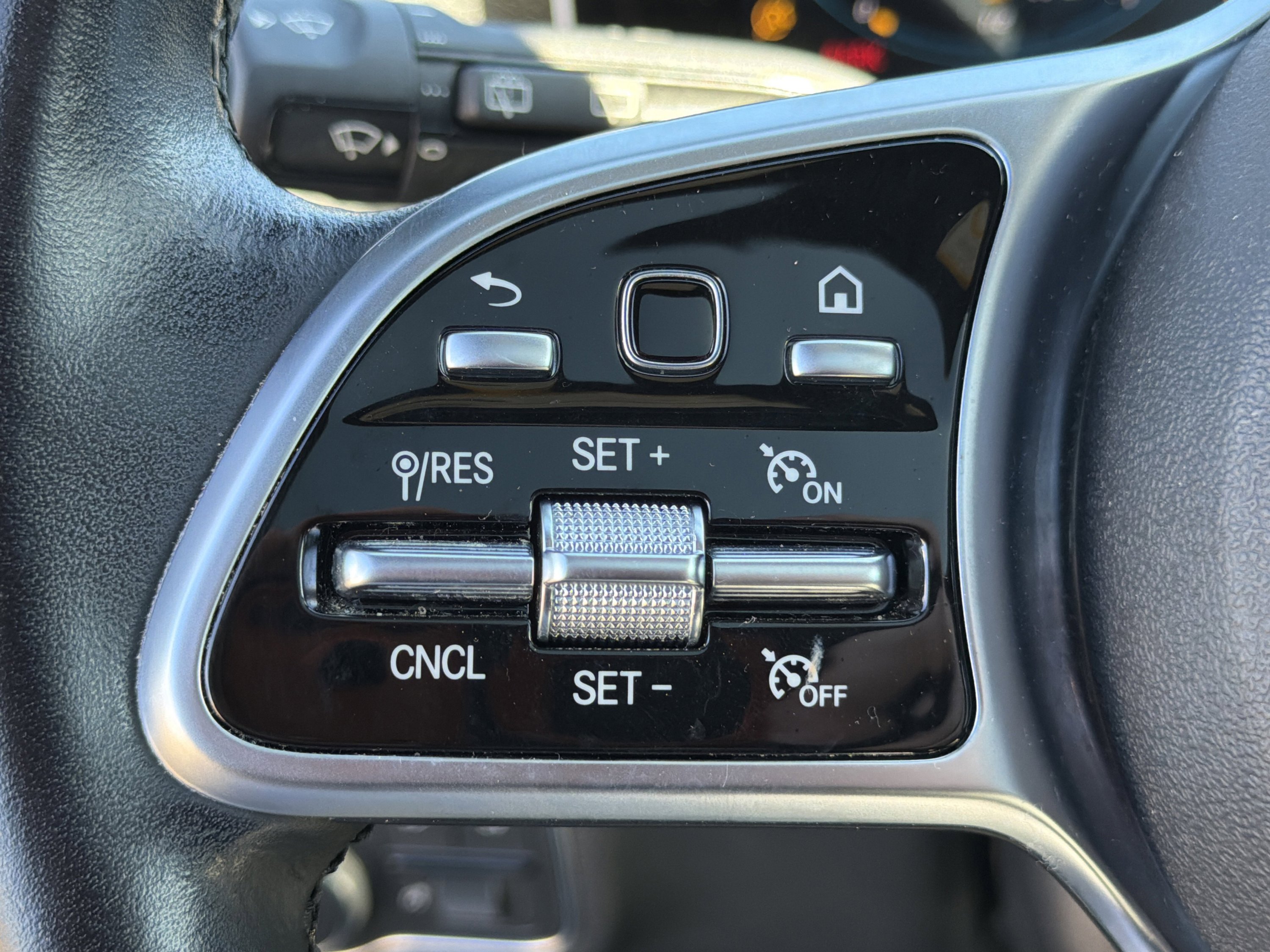 Used 2021 Mercedes-Benz GLA 250 4MATIC w/ Premium Package image 40