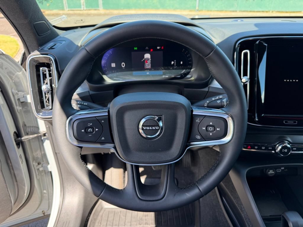 Used 2025 Volvo XC40 B5 Core AWD/4WD image 19