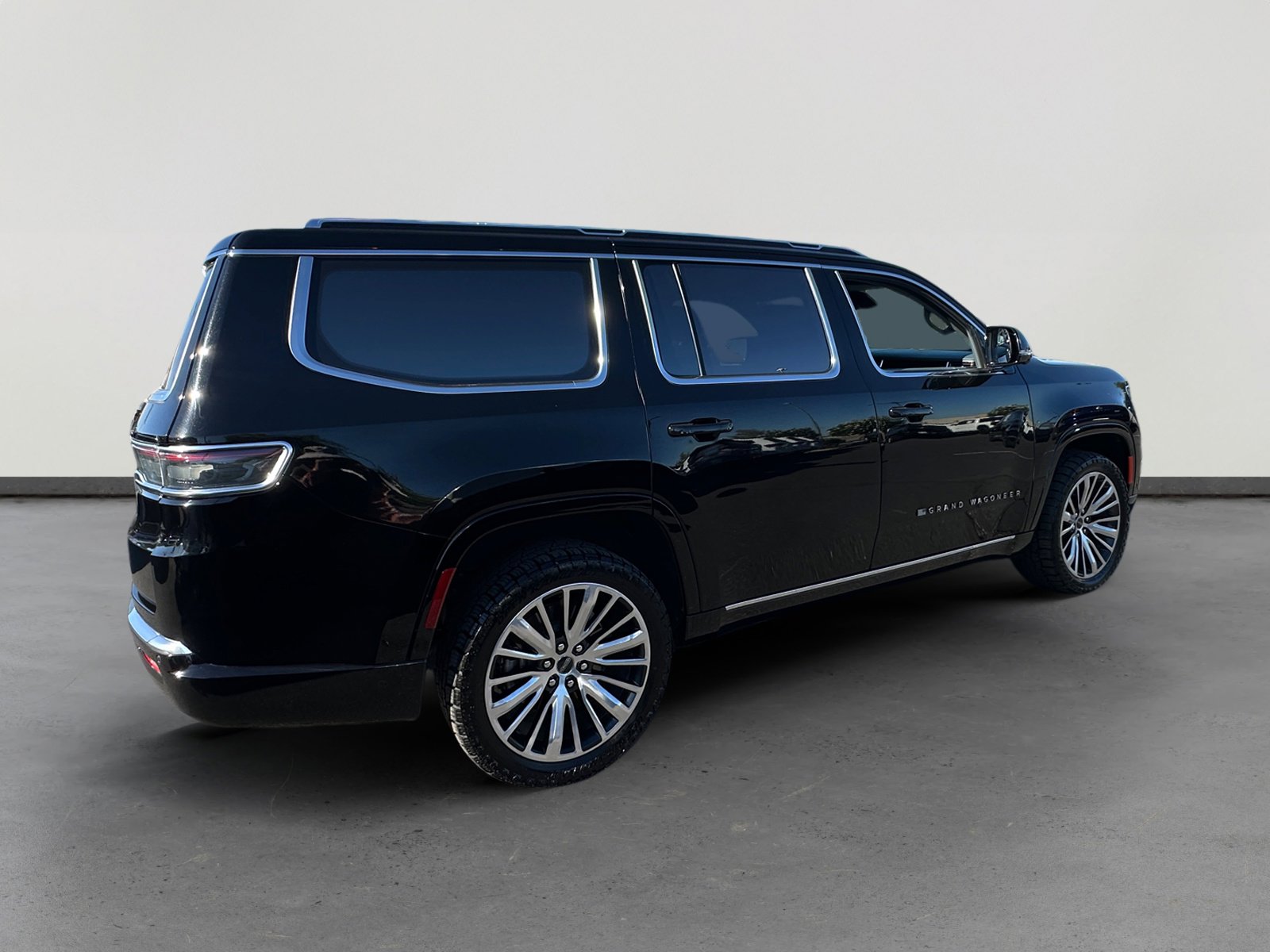 Used 2023 Jeep Grand Wagoneer Series III image 5