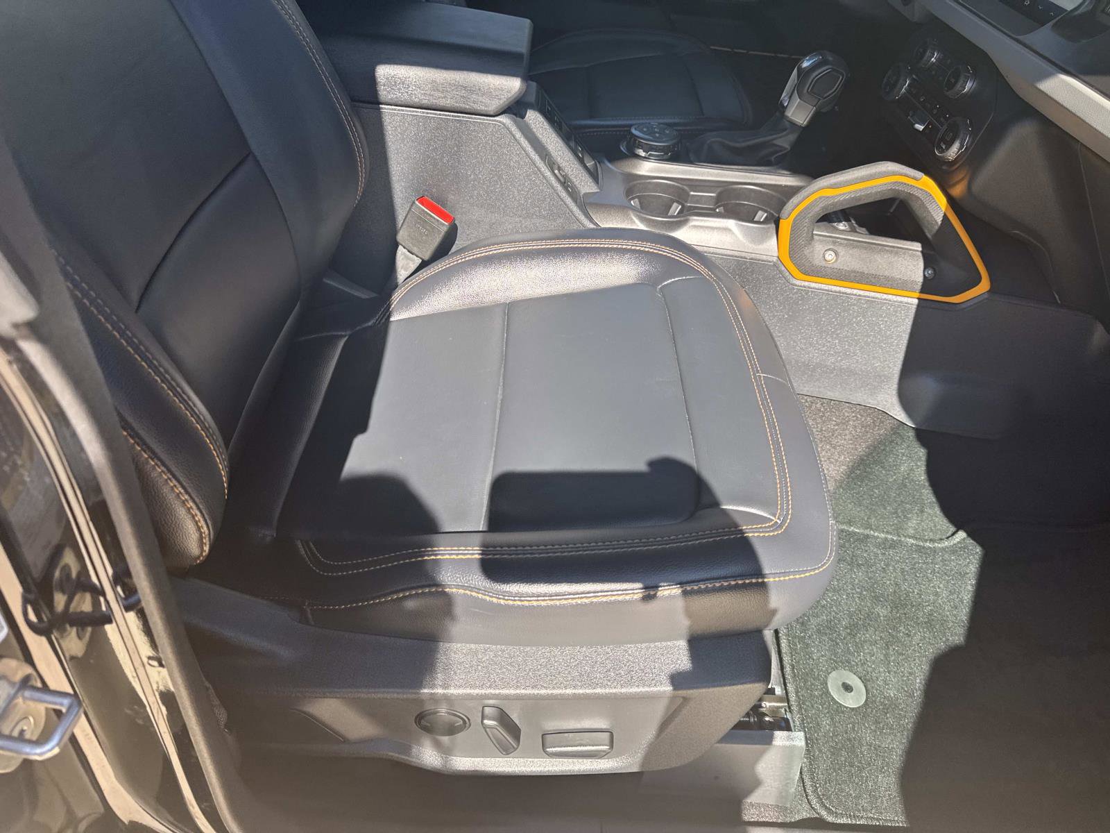 Used 2023 Ford Bronco Badlands image 11