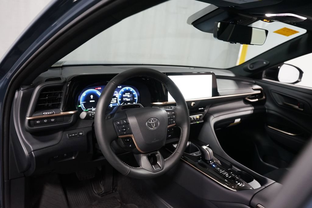 Used 2025 Toyota Crown Signia w/ Advanced Technology Package image 11