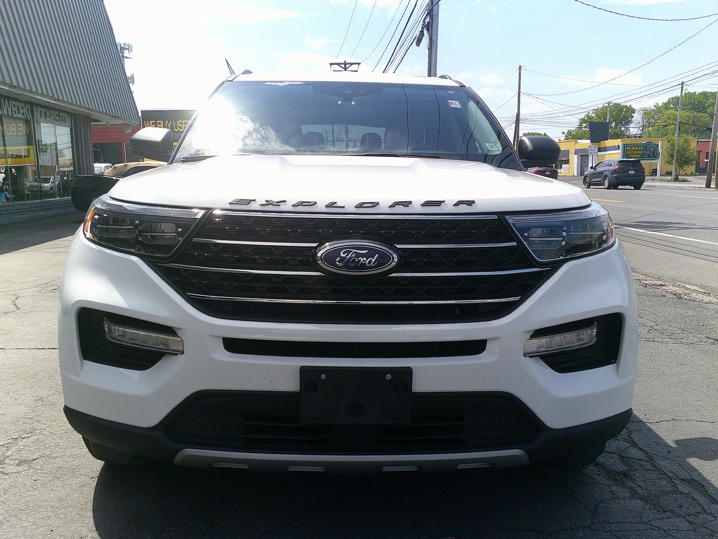 Used 2021 Ford Explorer XLT w/ Equipment Group 202A AWD/4WD image 9
