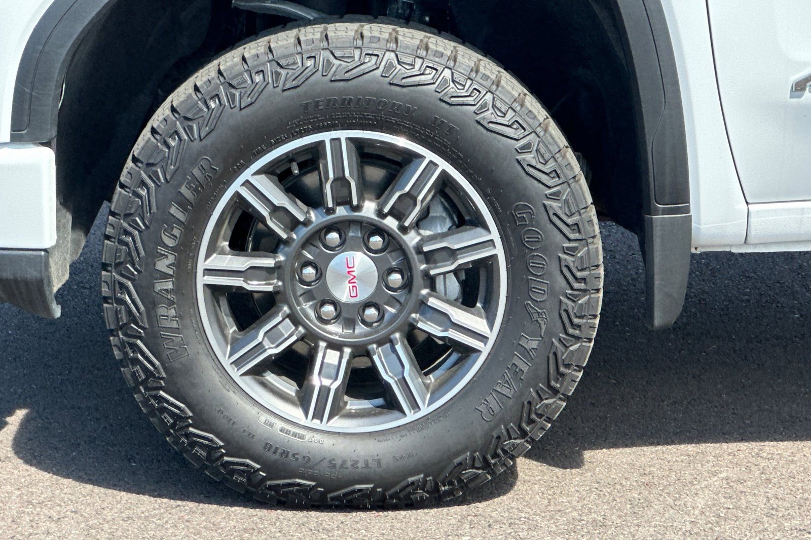 Used 2025 GMC Sierra 1500 AT4 image 24