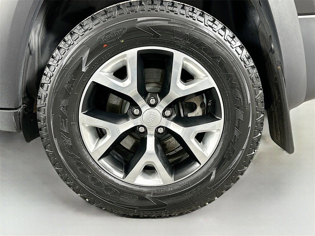 Used 2018 Jeep Cherokee Trailhawk w/ Quick Order Package 27L image 29