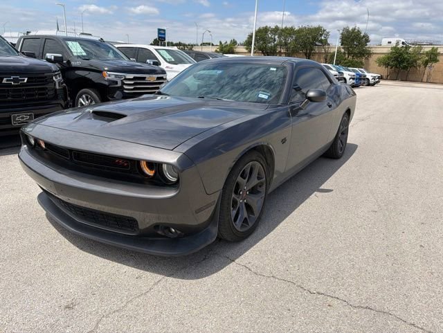 Used 2019 Dodge Challenger R/T RWD image 2