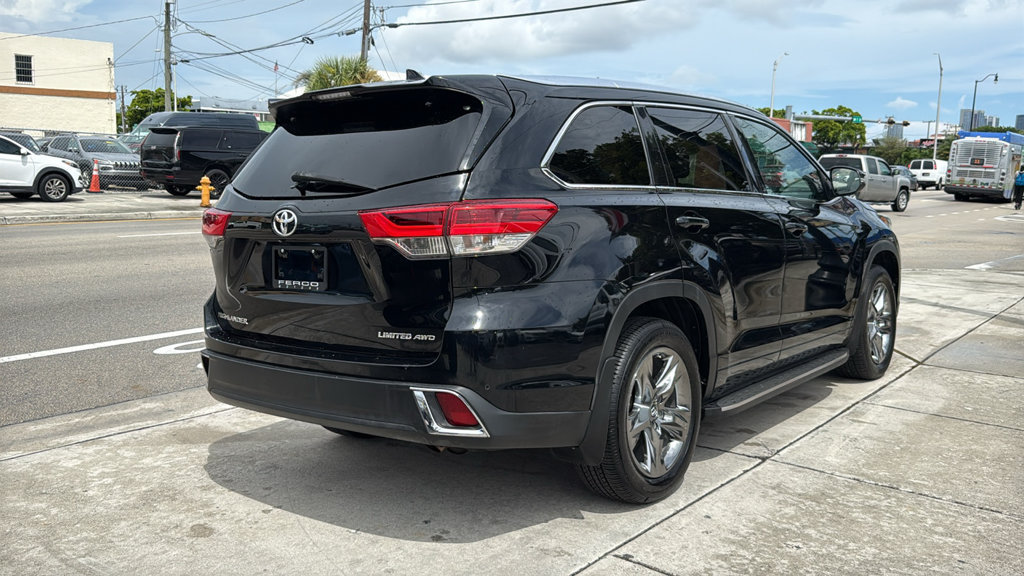 Used 2018 Toyota Highlander Limited Platinum AWD/4WD image 13