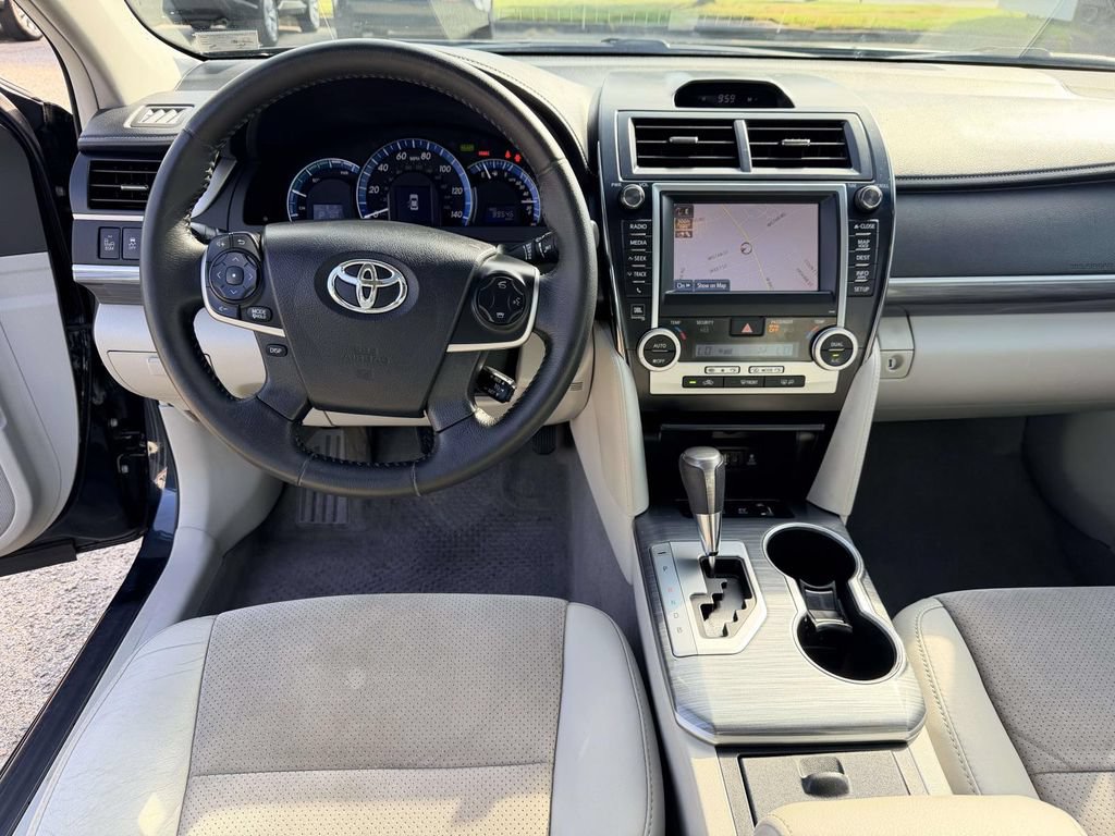 Used 2012 Toyota Camry XLE w/ Leather Pkg FWD image 2