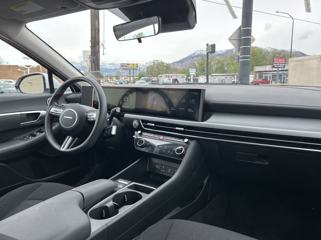 Used 2025 Hyundai Sonata SEL FWD image 12