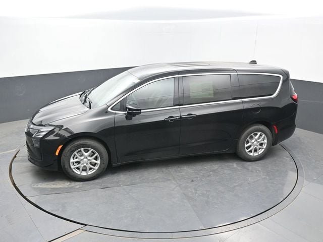 New 2027 Chrysler Pacifica Select FWD image 47