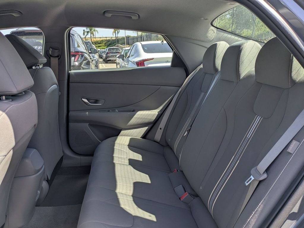 Certified 2025 Hyundai Elantra Sport image 26