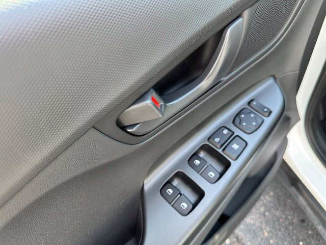 Used 2022 Hyundai Kona SE AWD/4WD image 15