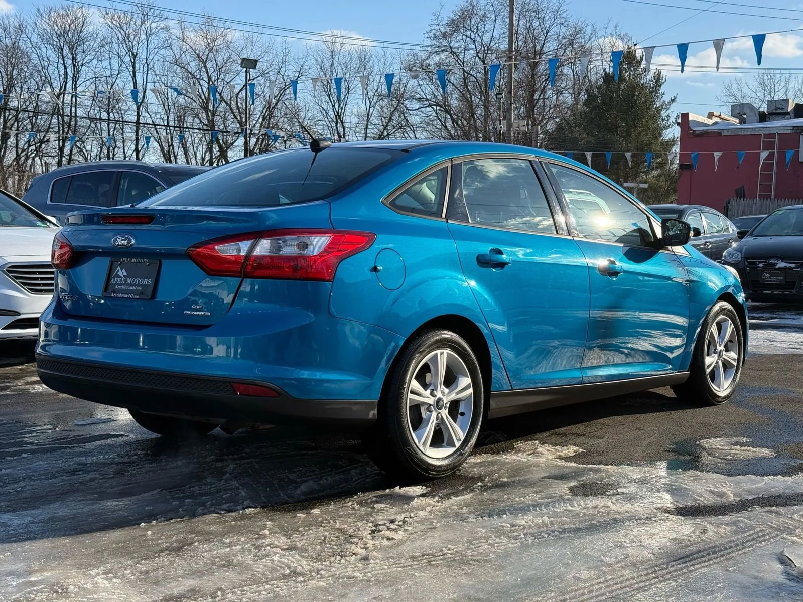 Used 2013 Ford Focus SE w/ SE Winter Pkg image 11