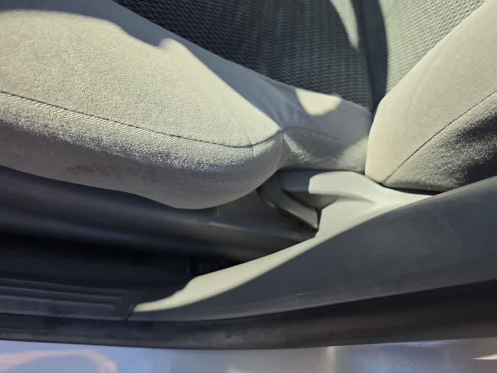 Used 2003 Ford Focus SE FWD image 12
