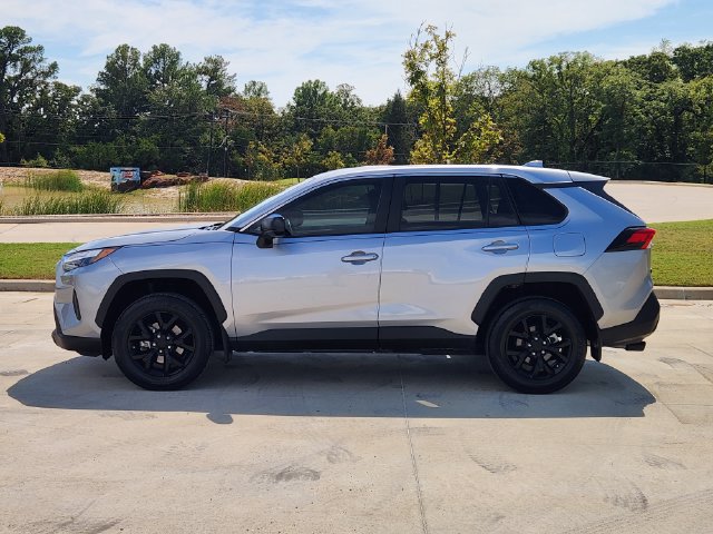 Used 2024 Toyota RAV4 LE FWD image 5
