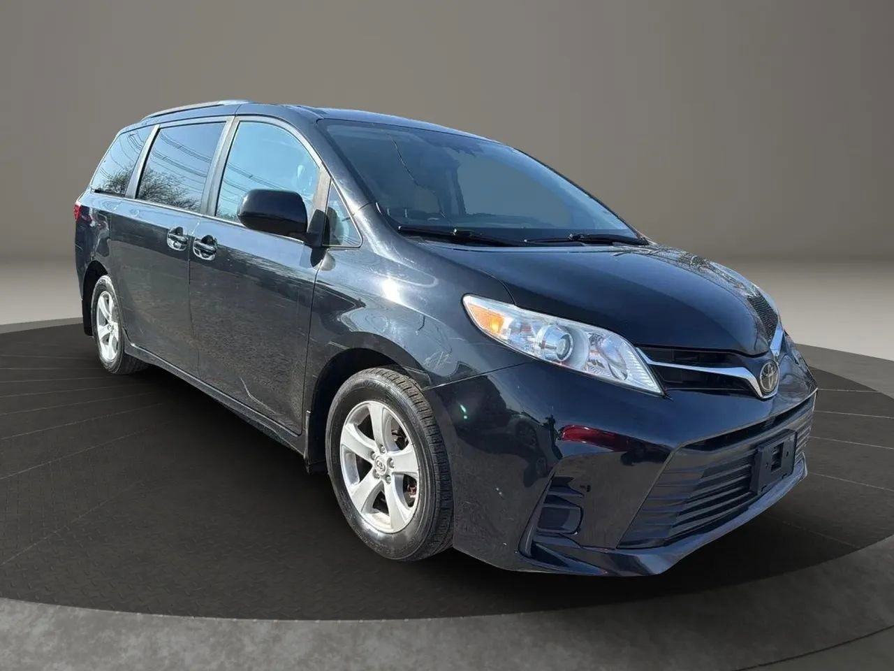 Used 2020 Toyota Sienna LE FWD image 3