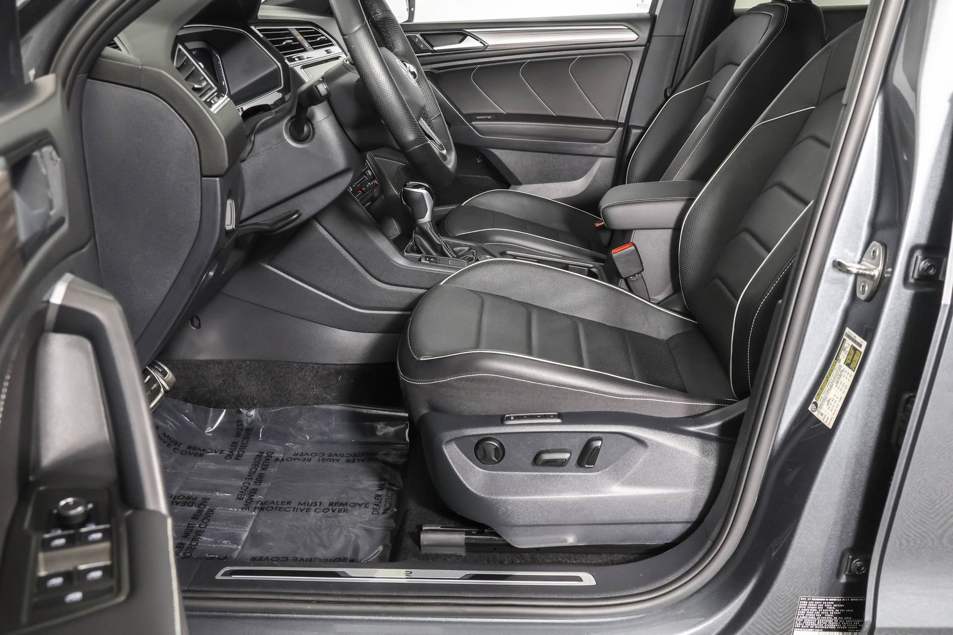 Used 2024 Volkswagen Tiguan SEL R-Line image 27