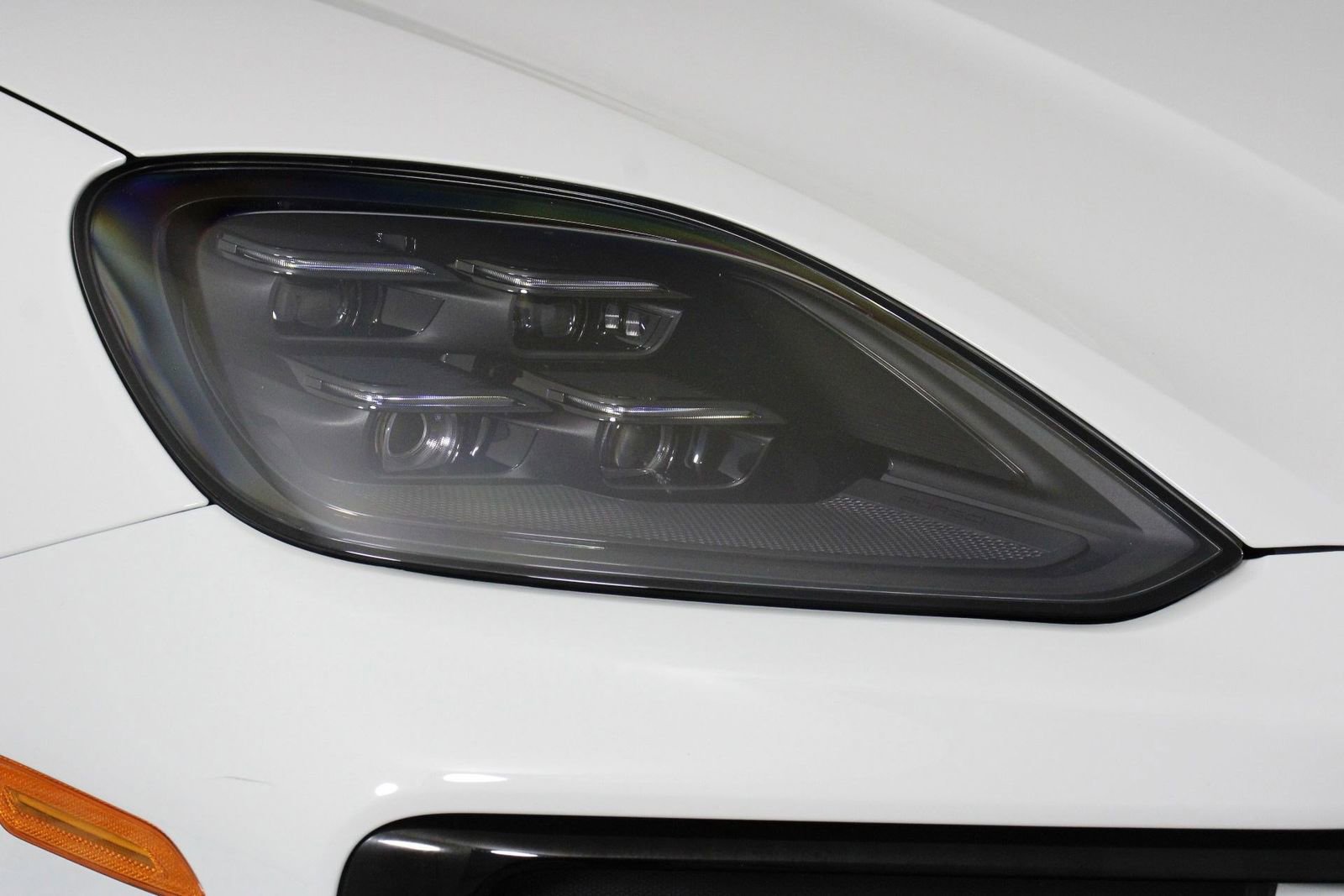 Certified 2025 Porsche Cayenne E-Hybrid Coupe image 28