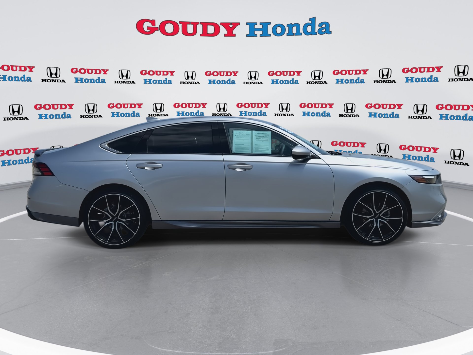 Used 2023 Honda Accord EX image 9