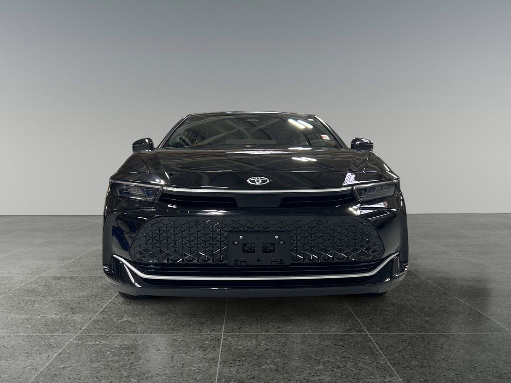 Used 2023 Toyota Crown Limited image 2