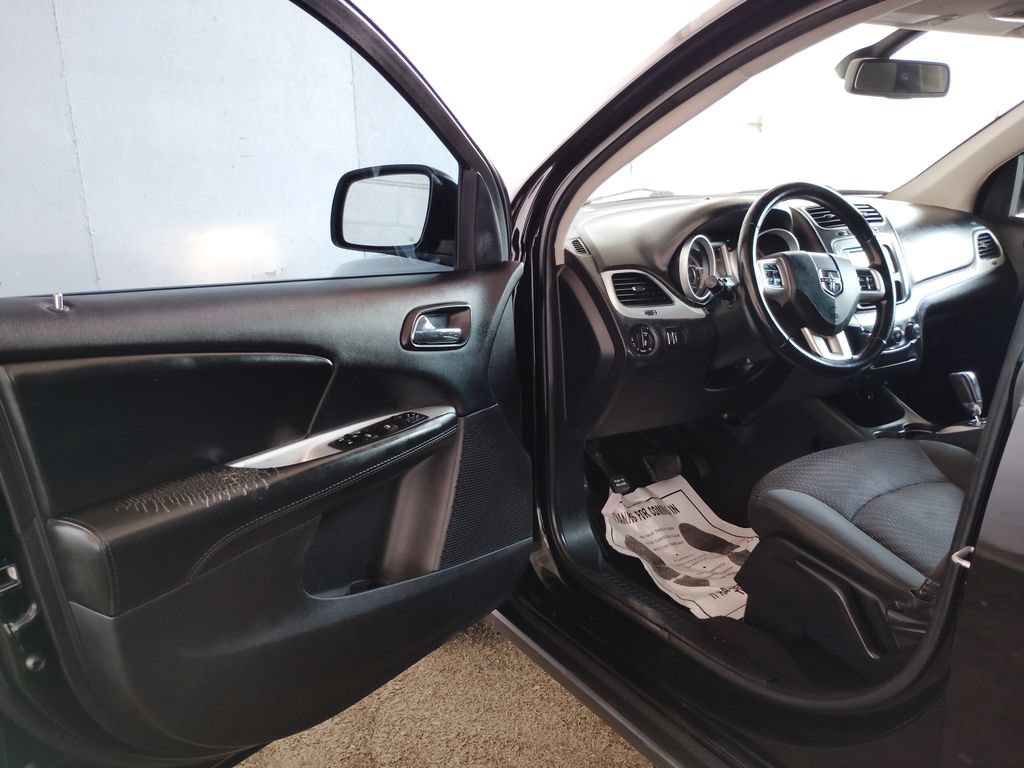 Used 2018 Dodge Journey SXT w/ Connectivity Group FWD image 20
