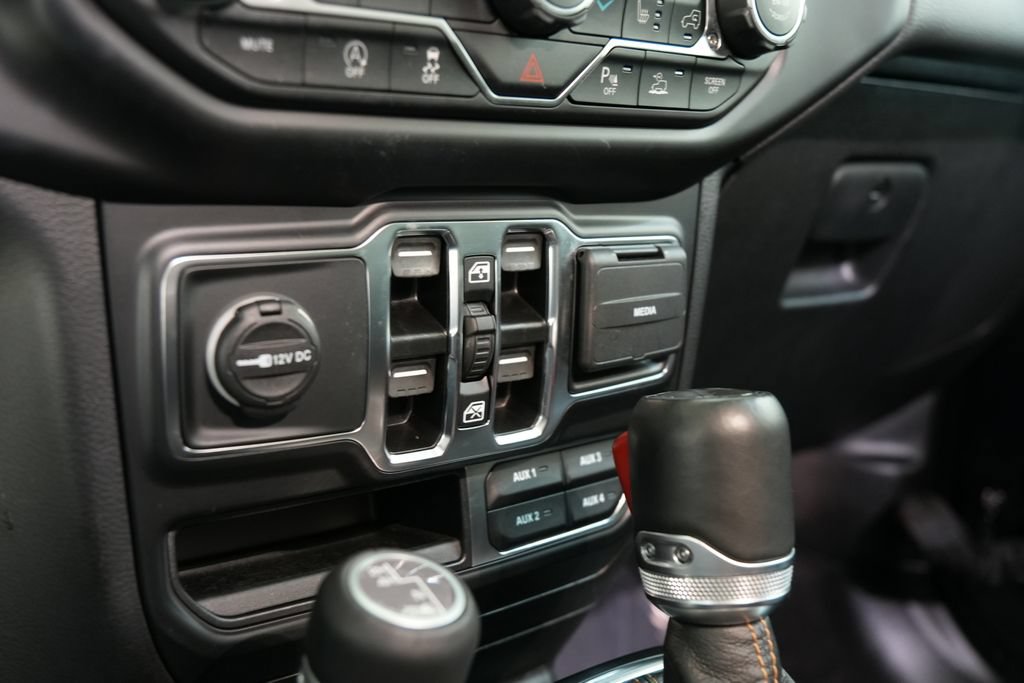 Used 2022 Jeep Wrangler Unlimited Sahara AWD/4WD image 11
