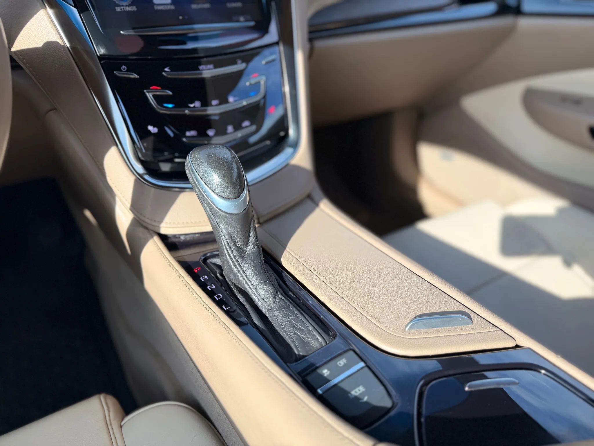 Used 2014 Cadillac ELR w/ Luxury Package image 27