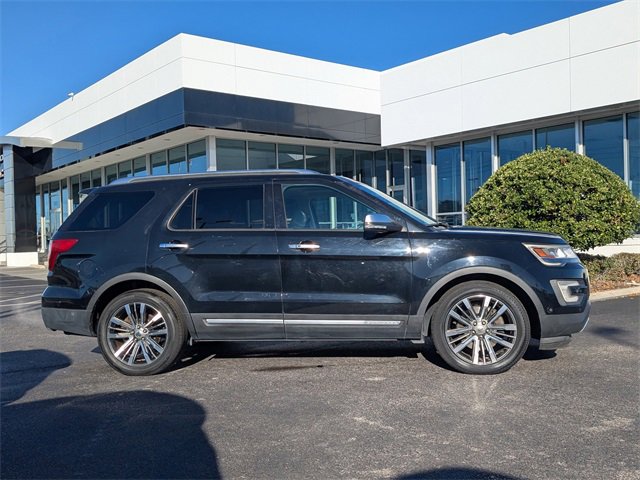 Used 2017 Ford Explorer Platinum image 3