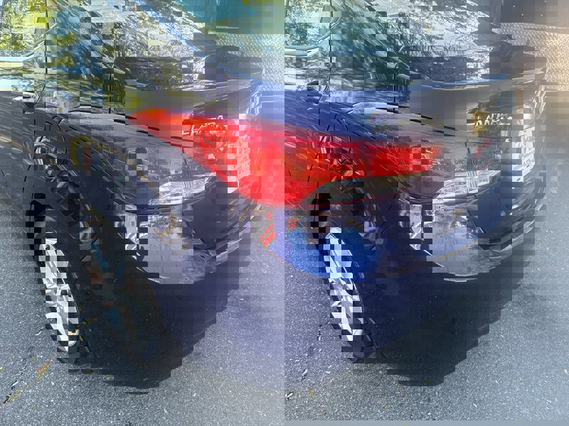 Used 2013 Hyundai Elantra GLS w/ Preferred Pkg image 7