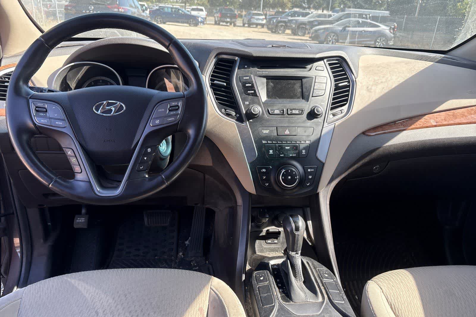 Used 2014 Hyundai Santa Fe GLS FWD image 4