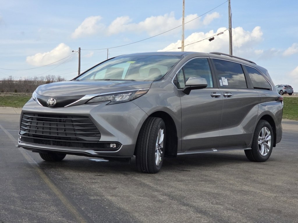New 2026 Toyota Sienna XLE image 19