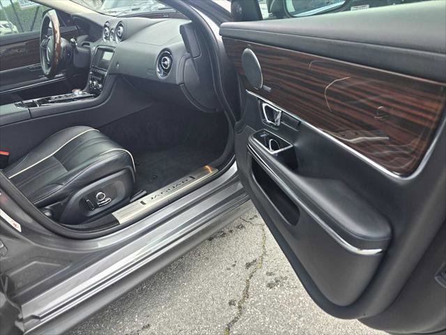 Used 2017 Jaguar XJ R-Sport image 10