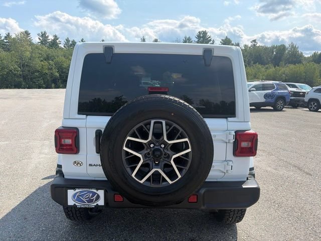Used 2025 Jeep Wrangler Unlimited Sahara AWD/4WD image 5