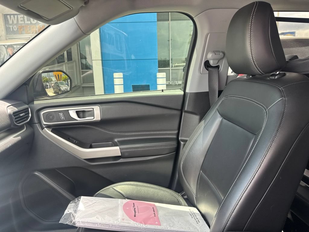 Used 2021 Ford Explorer XLT w/ Equipment Group 202A RWD image 16